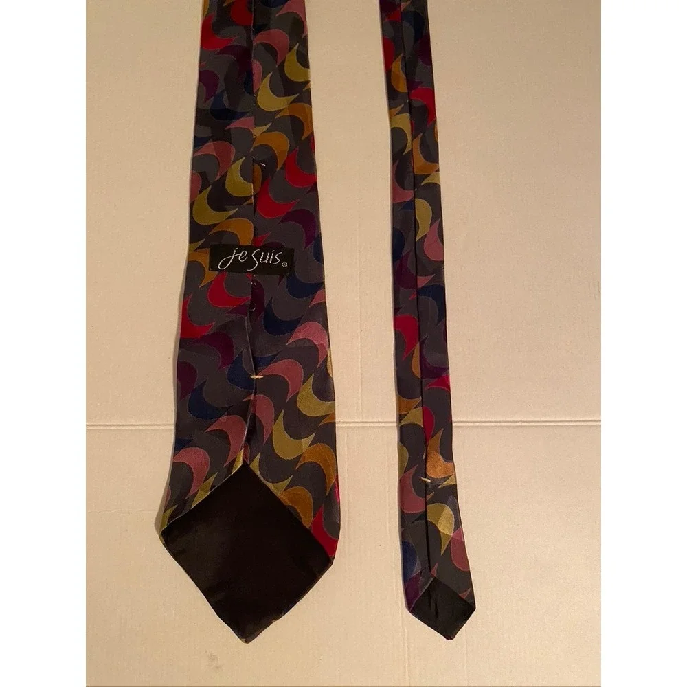 Je Suis Silk Necktie Multi-Color Geometric Crescent Wave Pattern Grey Red Gold